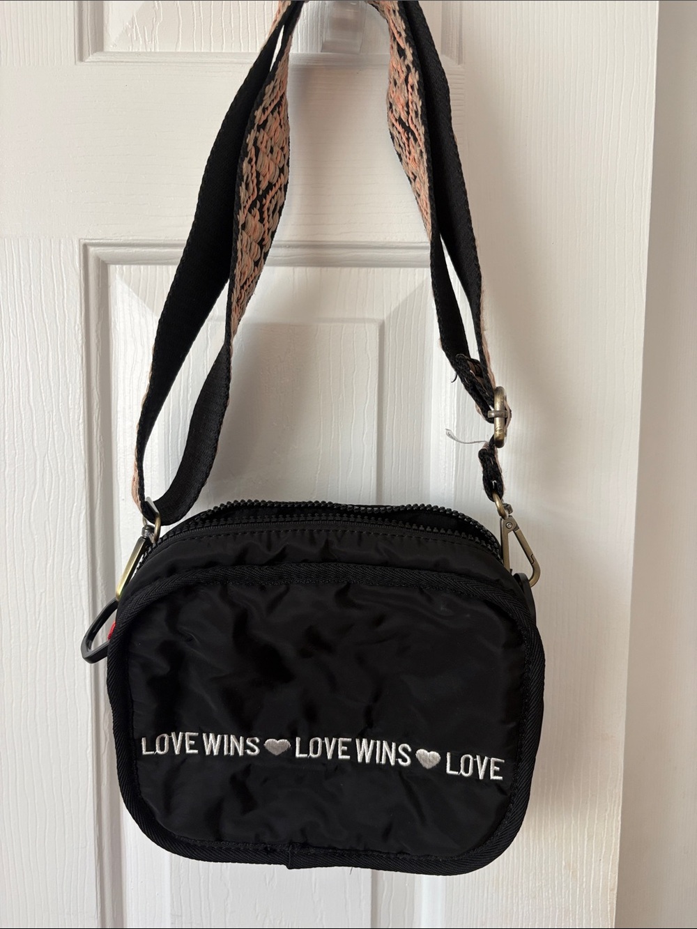 NWOT Gender Neutral Soft Crossbody Bag w/Adjustable “Guitar” Strap - Love Wins❤️ - Picture 4 of 12